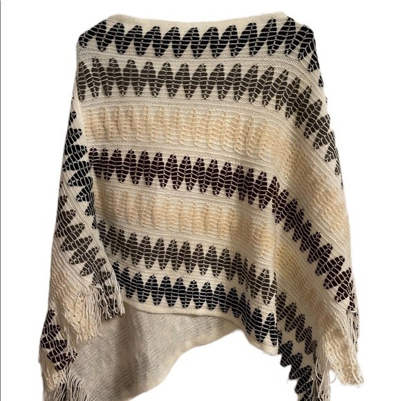 Pinklicious Boho Sweater Poncho with Tassels.Cream,Gray, Black and Brown… - Picture 3 of 7